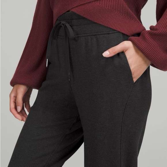 - Lululemon Ready to Rulu Classic-Fit High-Rise Jogger
Size 4 - Picture 4 of 11